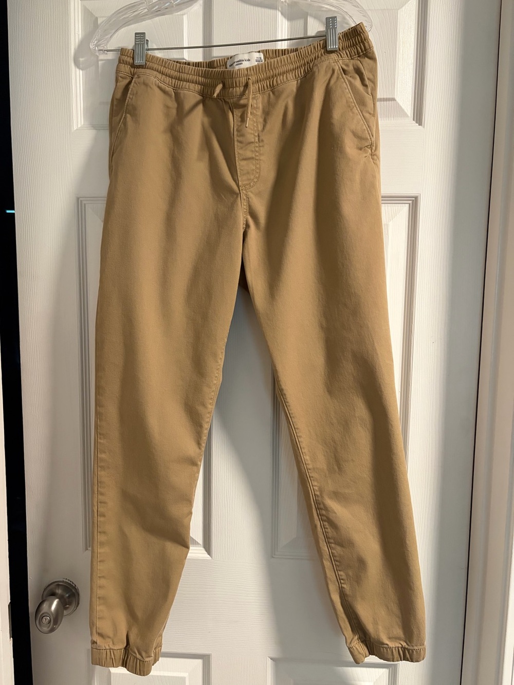 Abercrombie kids Elastic-Waist Jogger Pants in Tan